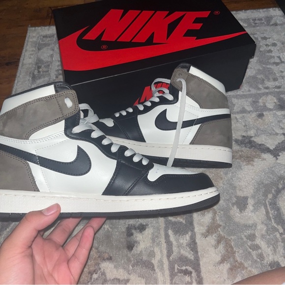 Jordan 1 High Dark Mocha - Picture 2 of 16